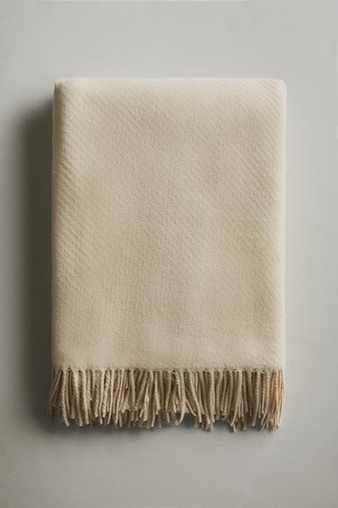 PLAIN TEXTURED THROW - Ecru by Zara - Image 4