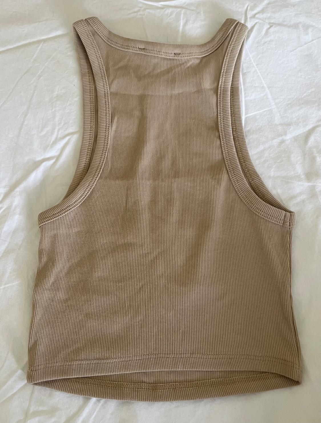 RIBBED HALTER VEST TOP IN CAMEL. - Image 3