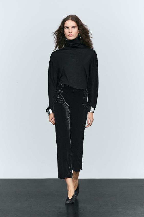 Pantalon droit en velours avec détail brandebourg - Noir de Zara - Image 0
