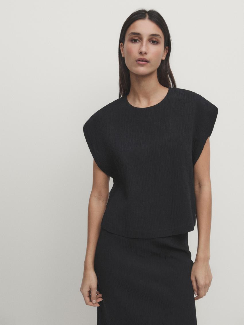 Pleated top with vent detail - Black