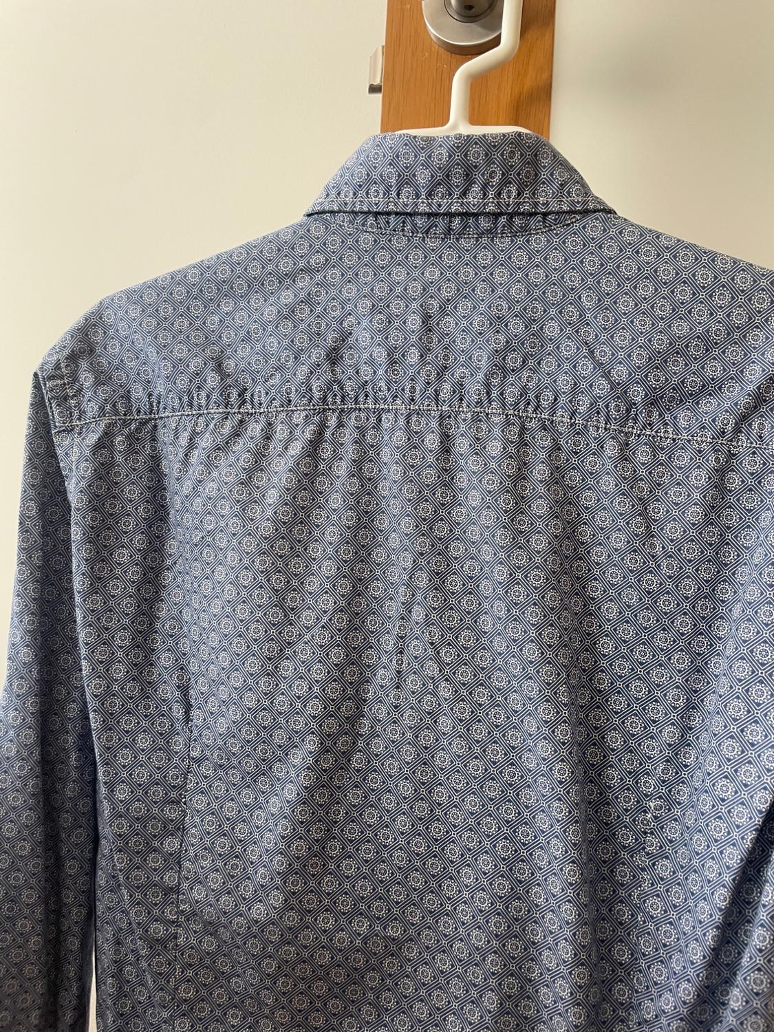 CAMISA ESTAMPADA EN TONO AZUL GRISACEO - Image 6