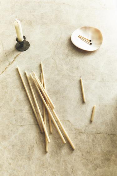 PACK OF THIN DECORATIVE CYLINDRICAL CANDLES (PACK OF 10) - Ecru by Zara