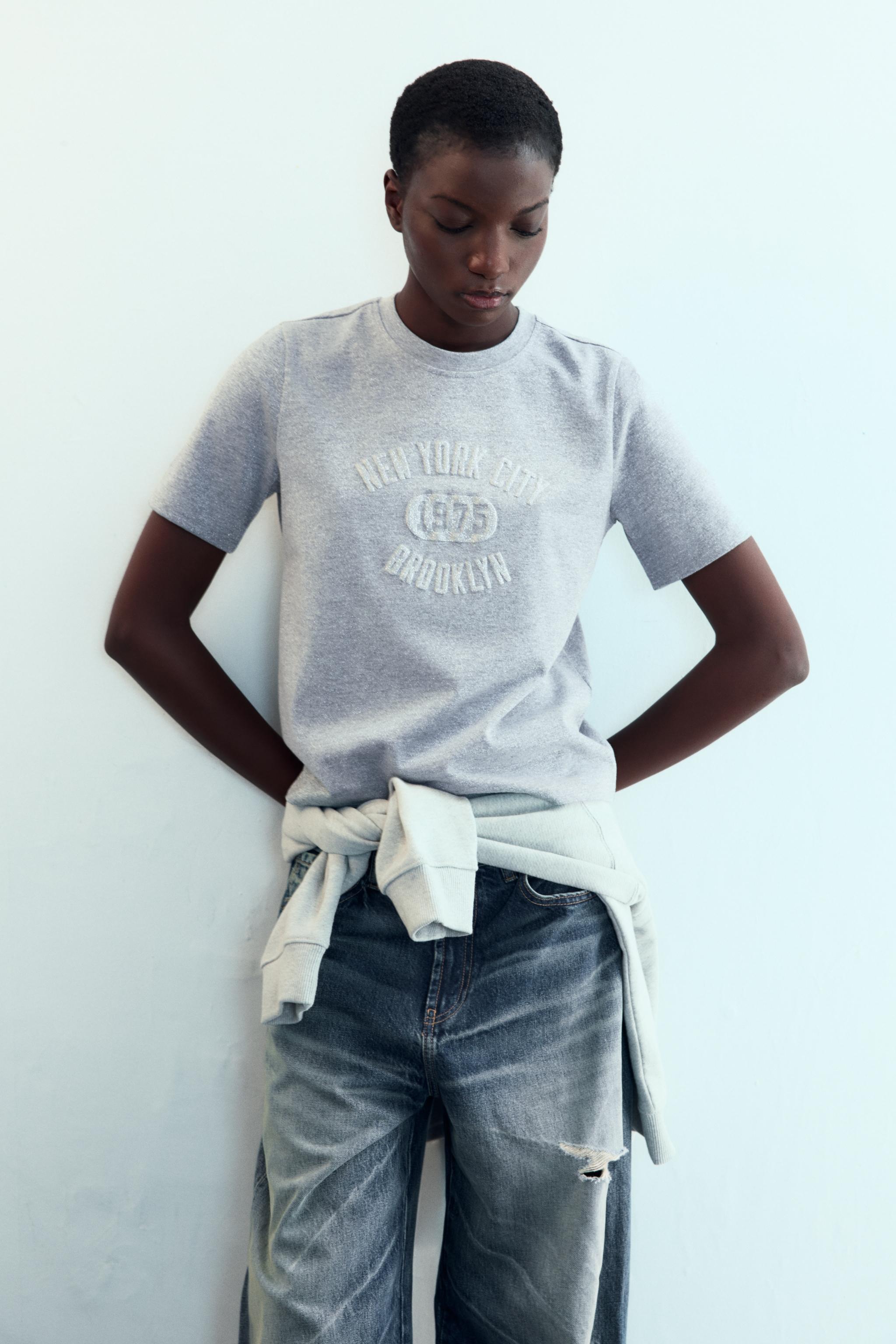 T-SHIRT À INSCRIPTION BRILLANTE