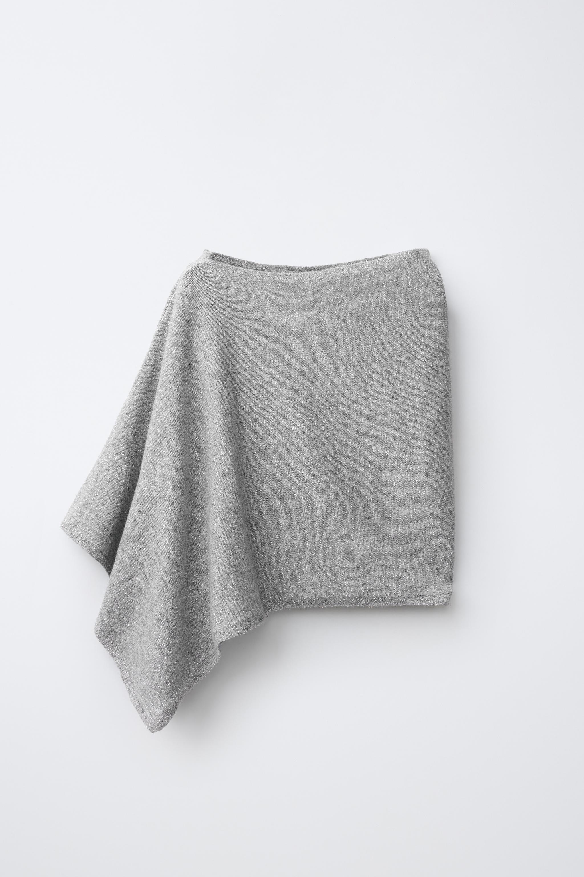 FINE KNIT CAPE