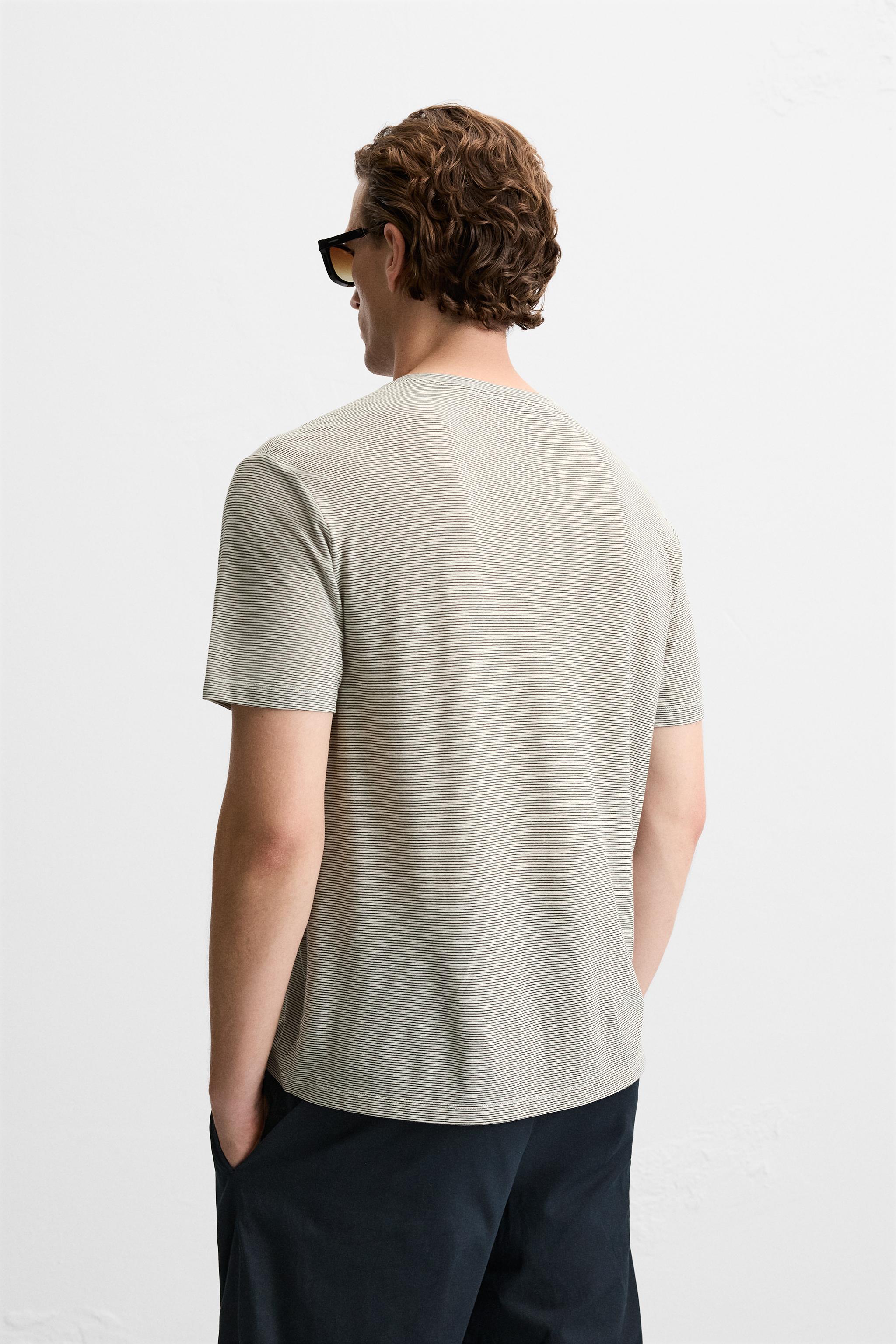 GESTREIFTES T-SHIRT MIT STRUKTURMUSTER - Cremefarben / Braun 