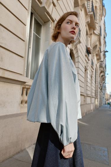 BLOUSA À EFFET MATIÈRE SYNTHÉTIQUE - Bleu ciel de Zara - Image 1