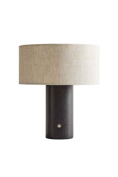 مصباح طاولة دون أسلاك صغير من الكتان والخشب - خَام الخاص بـ Zara