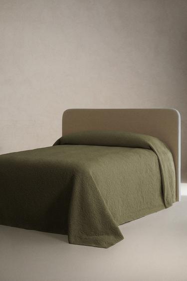 MICROFIBRE QUILT WITH LEAVES - Green by Zara - Image 1
