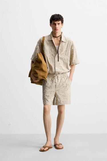 EMBOSSED EMBROIDERED BERMUDA SHORTS - Sand by Zara