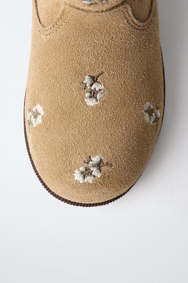 BOTTES EN CUIR BRODÉES - Marron sable de Zara - Image 5