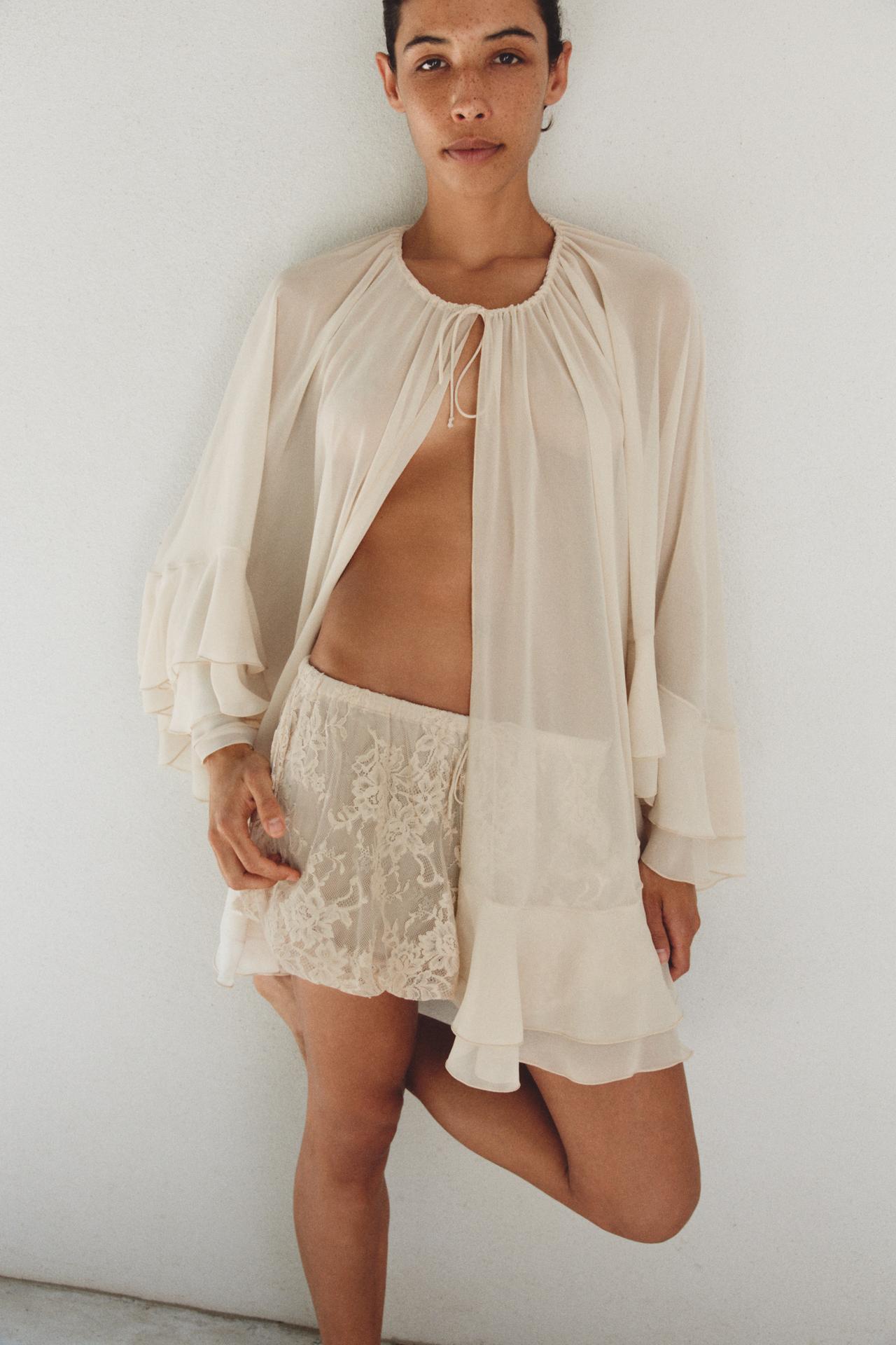 LACE BLOOMER SHORTS — Ecru