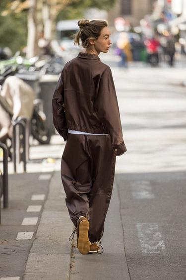 VESTE SATINÉE ZIPPÉE - Marron de Zara - Image 3