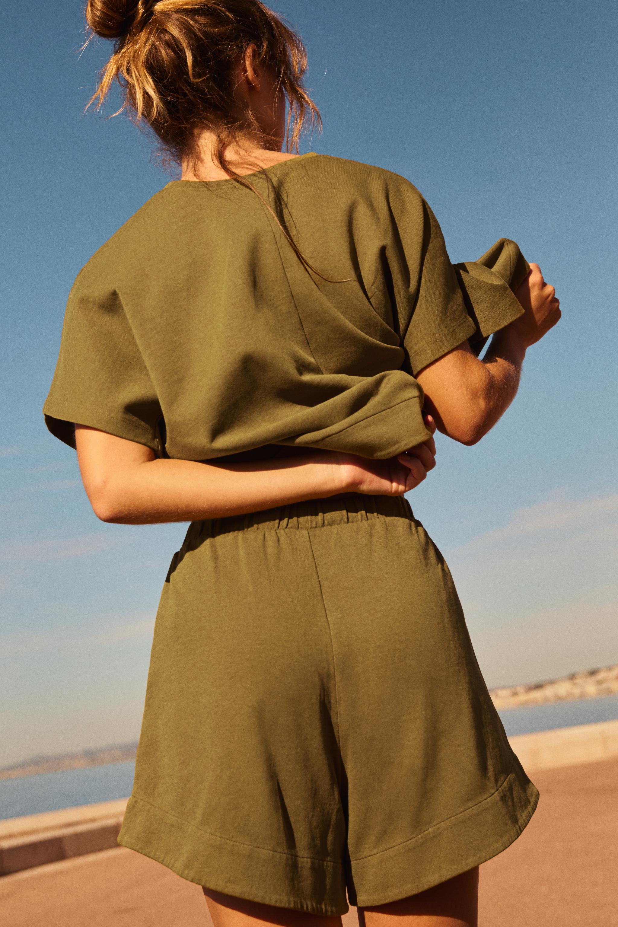 INTERLOCK SHORTS