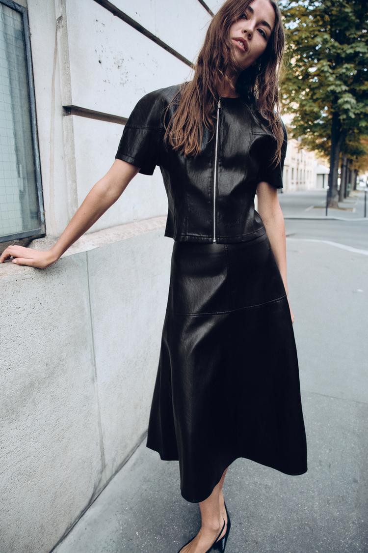 Falda midi capa efecto piel