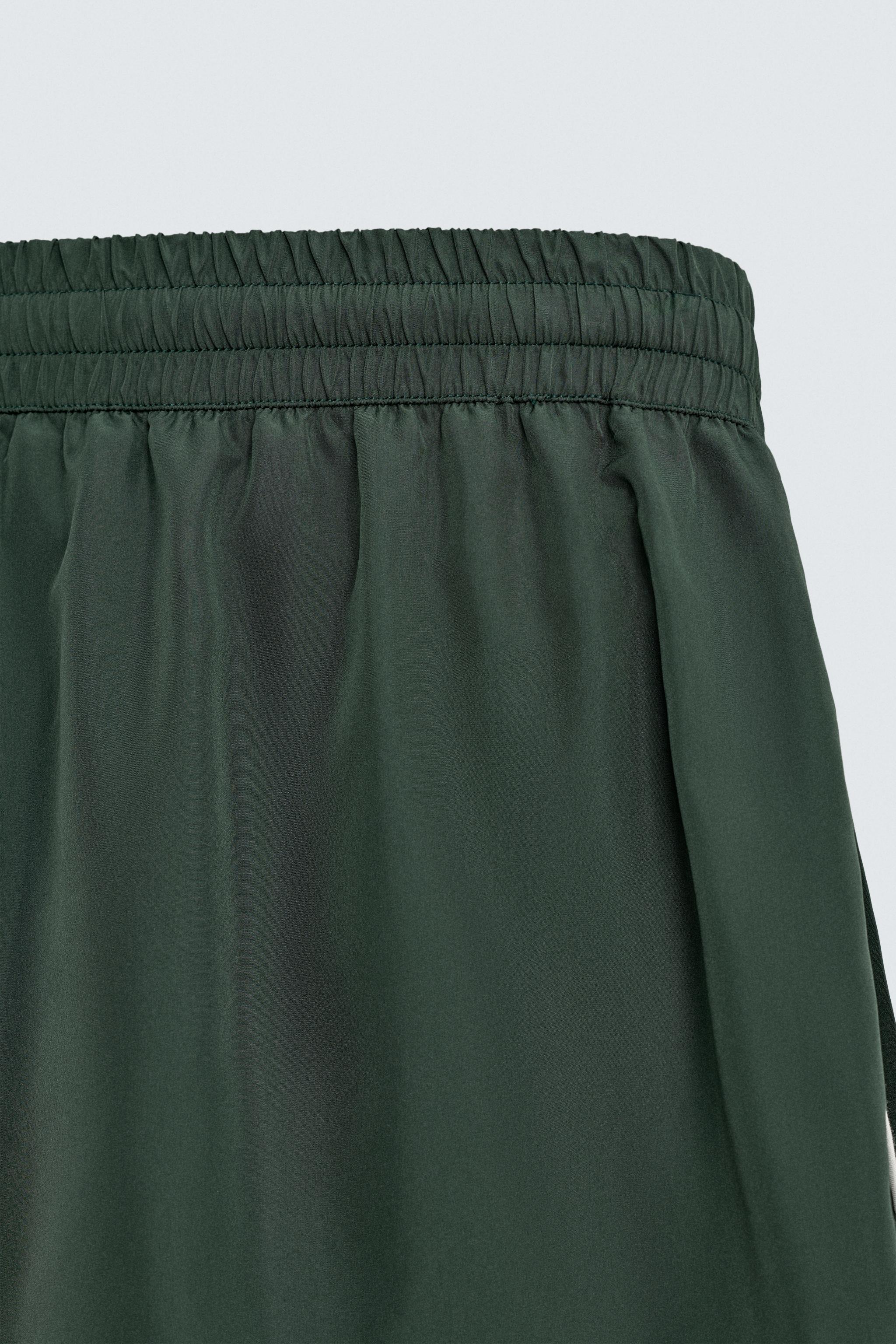 SHORT À LISERÉS CONTRASTANTS