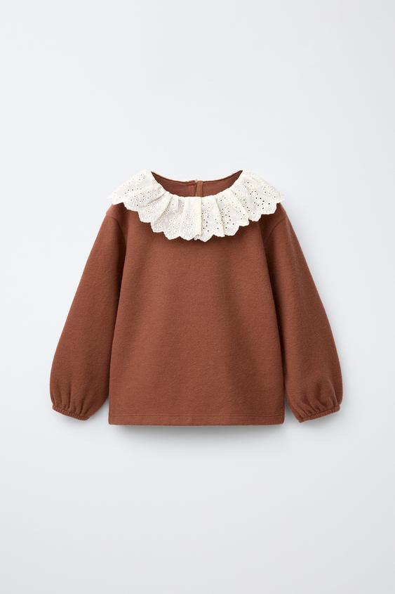 CAMISETA SOFT TOUCH CUELLO BORDADO - Caramelo de Zara - Imagen 0
