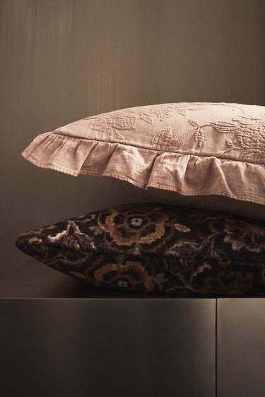 JACQUARD CUSHION COVER WITH RUFFLE - Pink by Zara