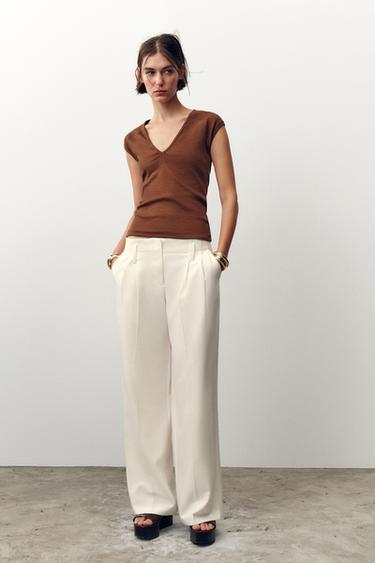 CAMISETA ESCOTE PICO RIB - Chocolate de Zara - Imagen 0