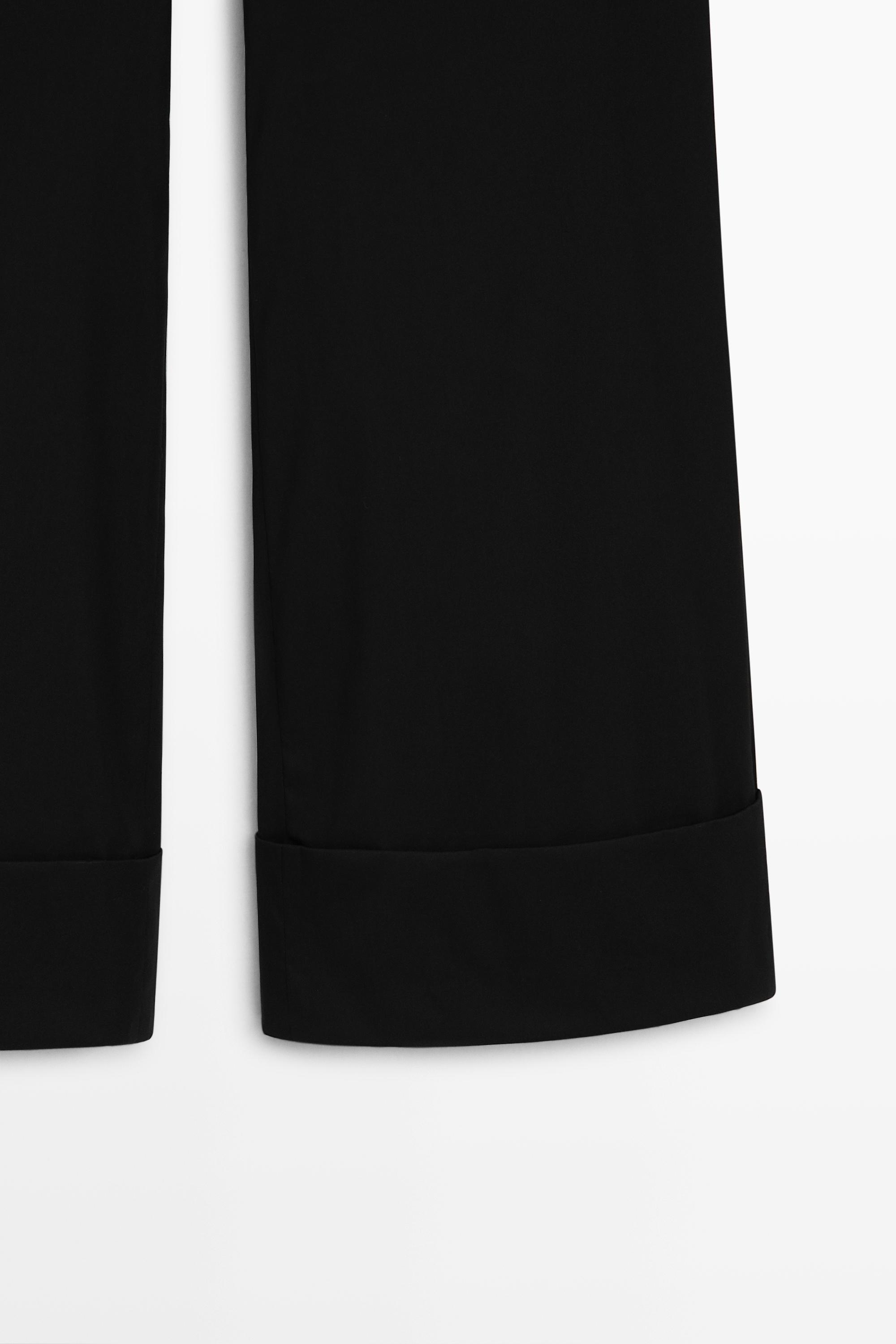 Pantalon flare fit détail bas