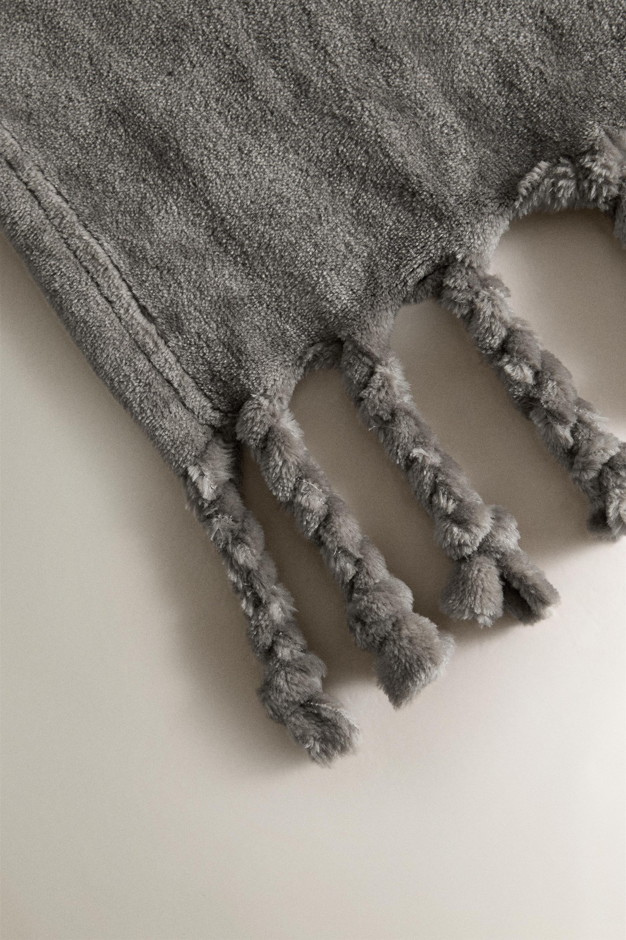 FRINGED FLEECE BLANKET — Gray
