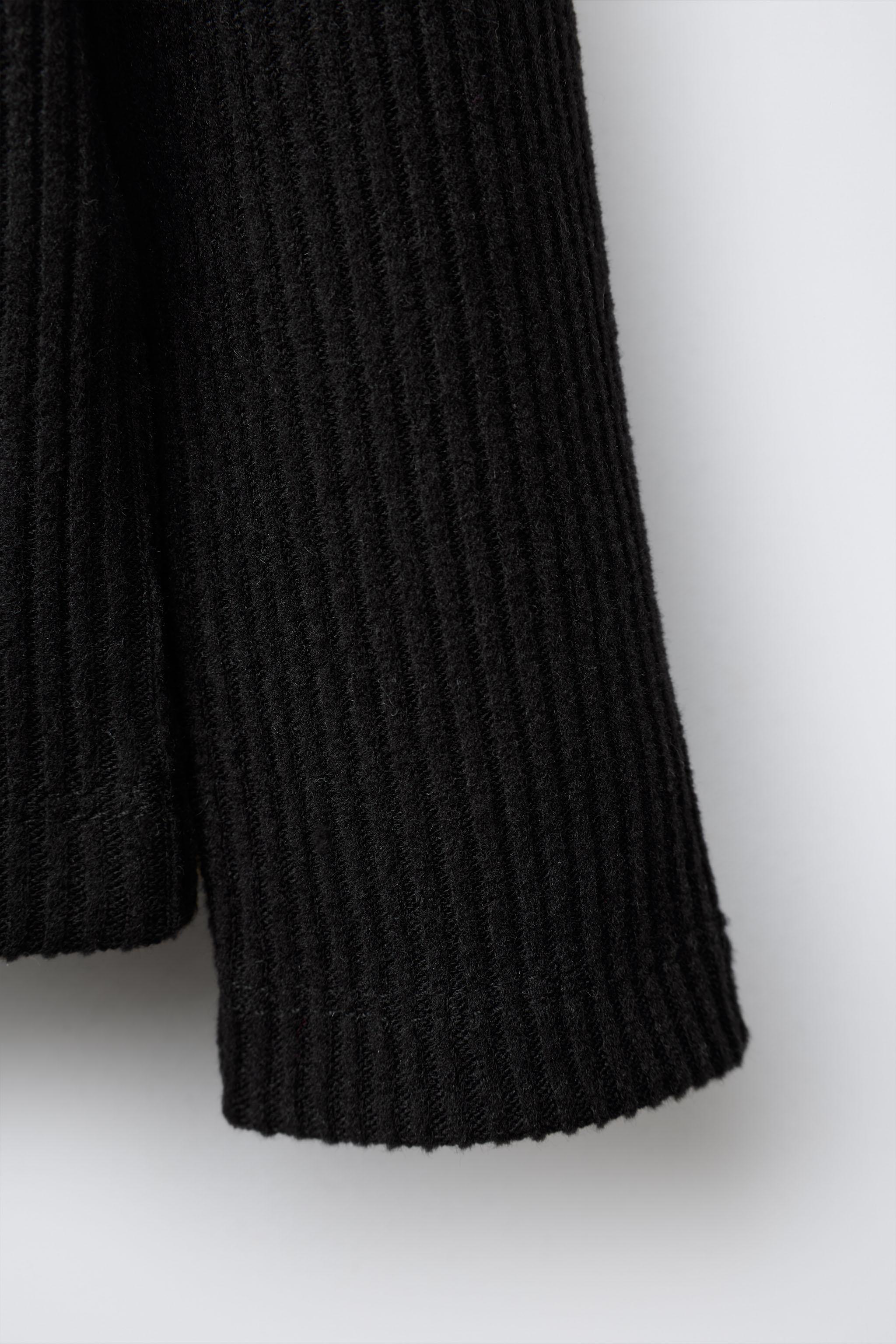 RIBBED TURTLENECK T-SHIRT