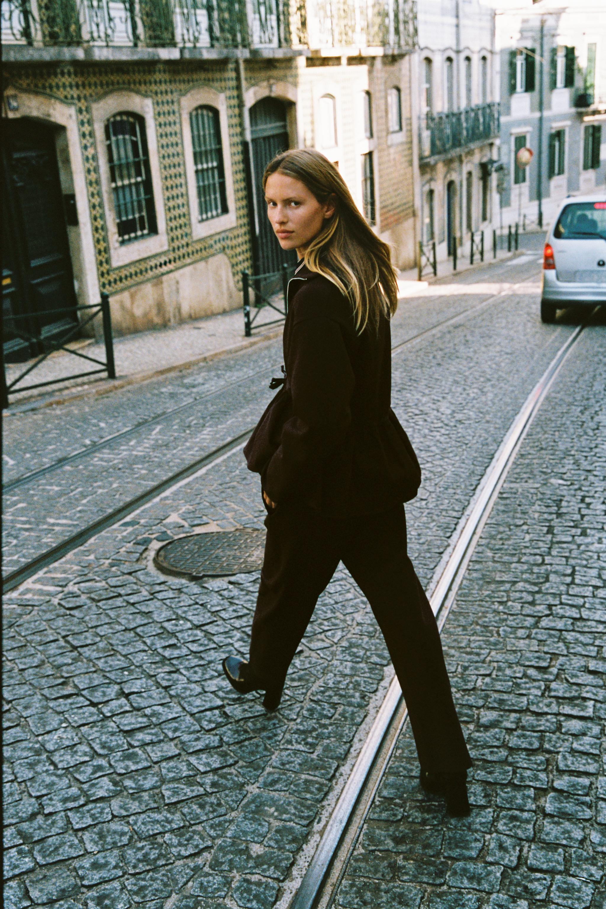 CONTRASTING FABRIC PANTS