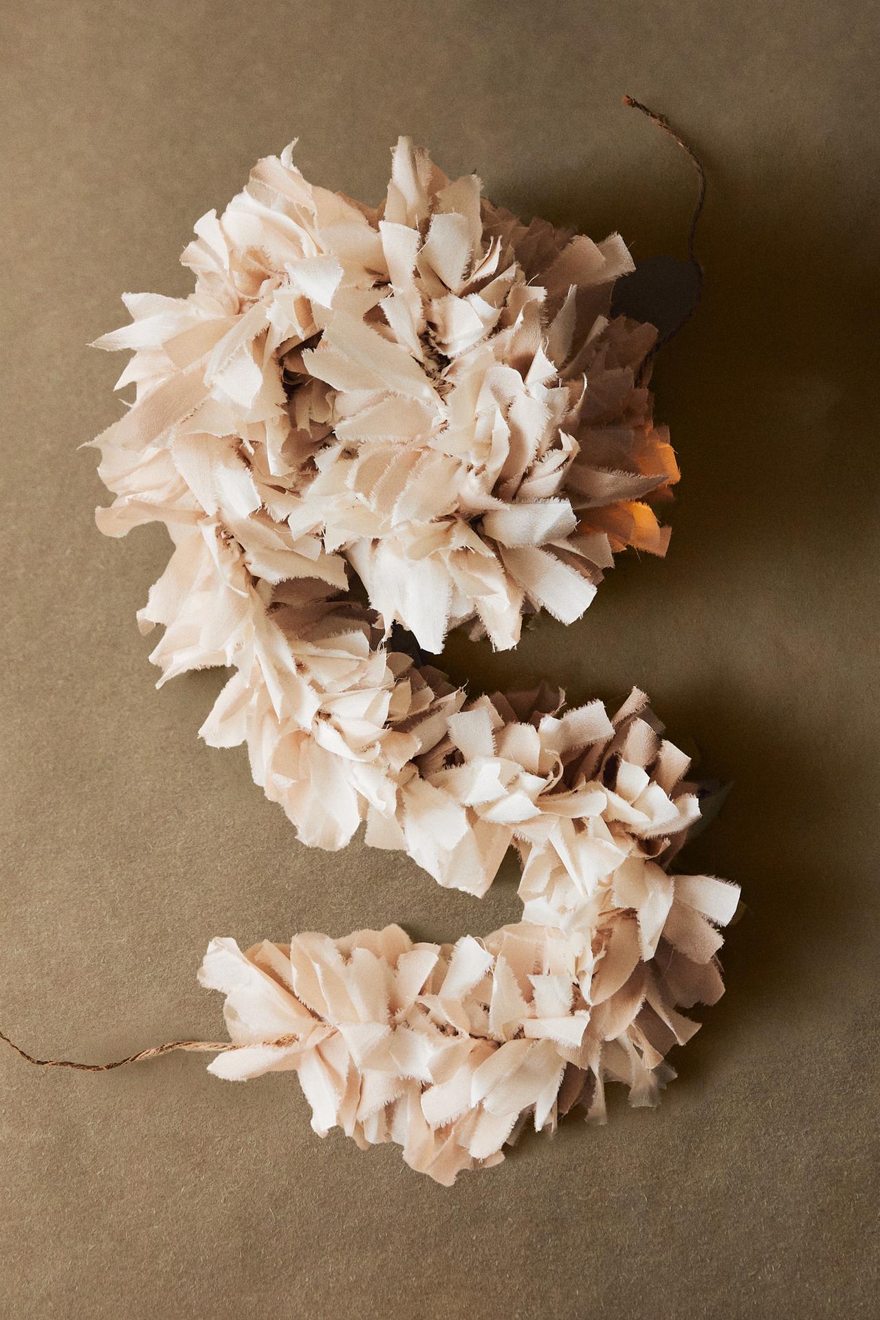FRAYED CHIFFON CHRISTMAS GARLAND — Golden