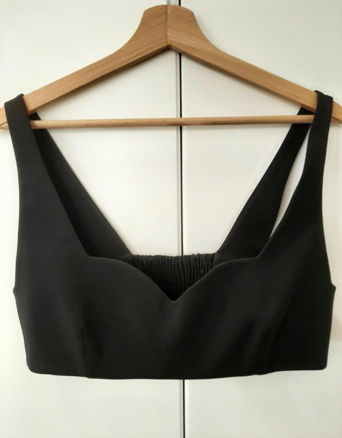 STRAPPY CROP TOP