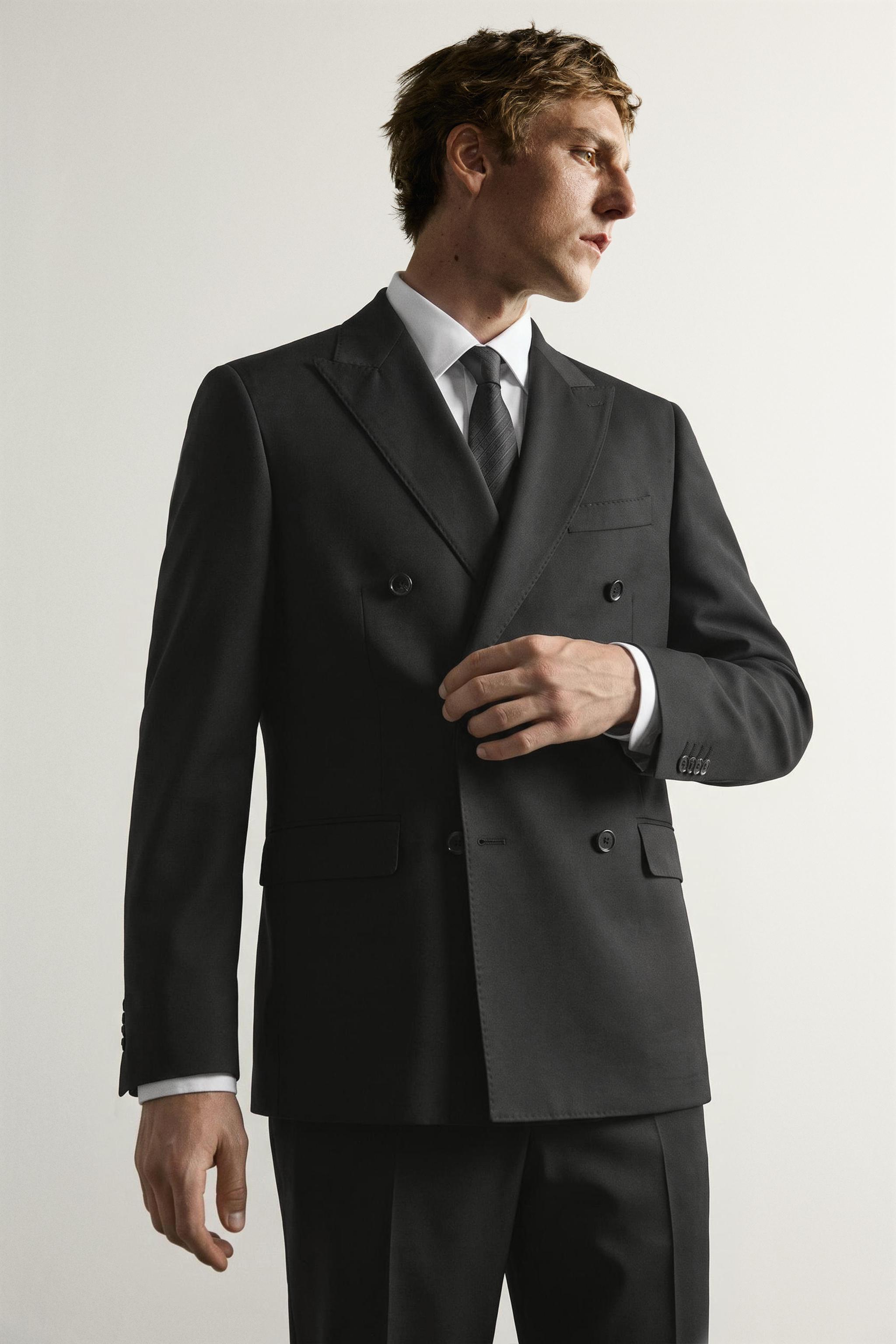 DOUBLE-BREASTED SUIT BLAZER