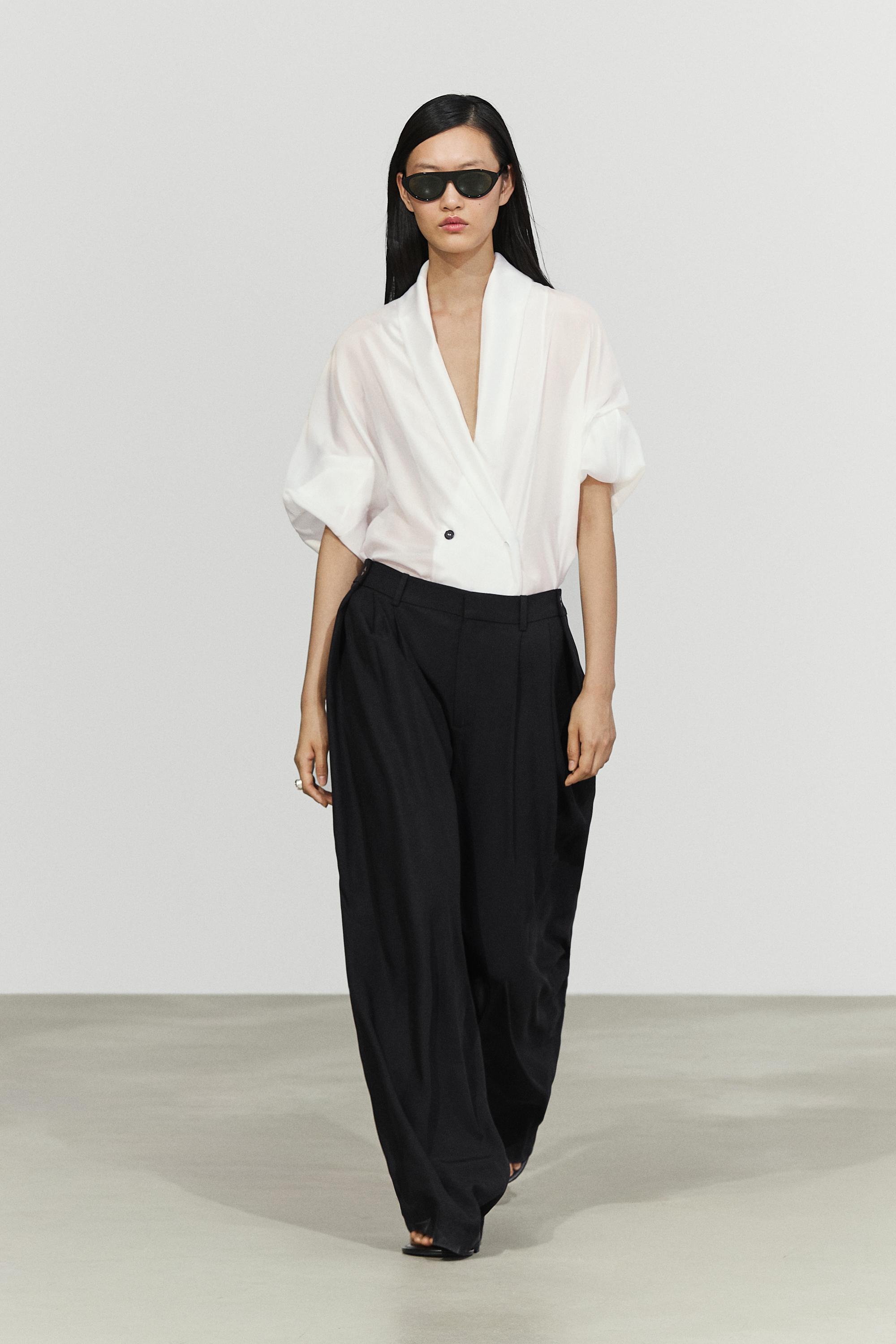 Flowing pleated pants with button detail — Black