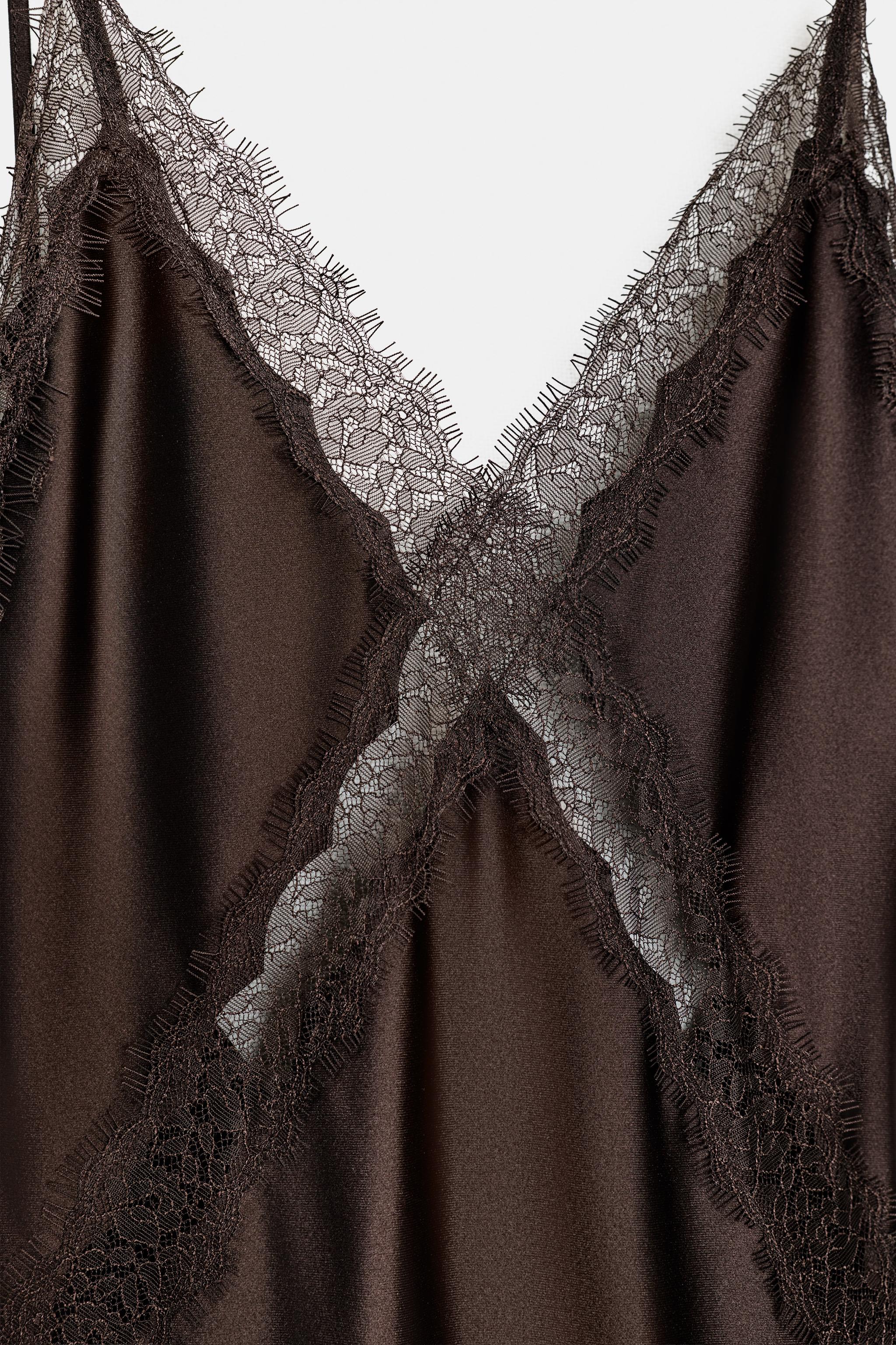 ROBE MI-LONGUE EN SATIN ET DENTELLE