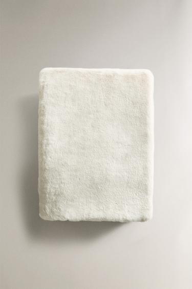 Zara DEKA OD UMJETNOG KRZNA – prljavo bijela