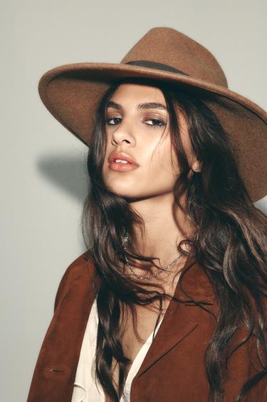 HAT WITH CONTRAST BAND - camel by Zara
