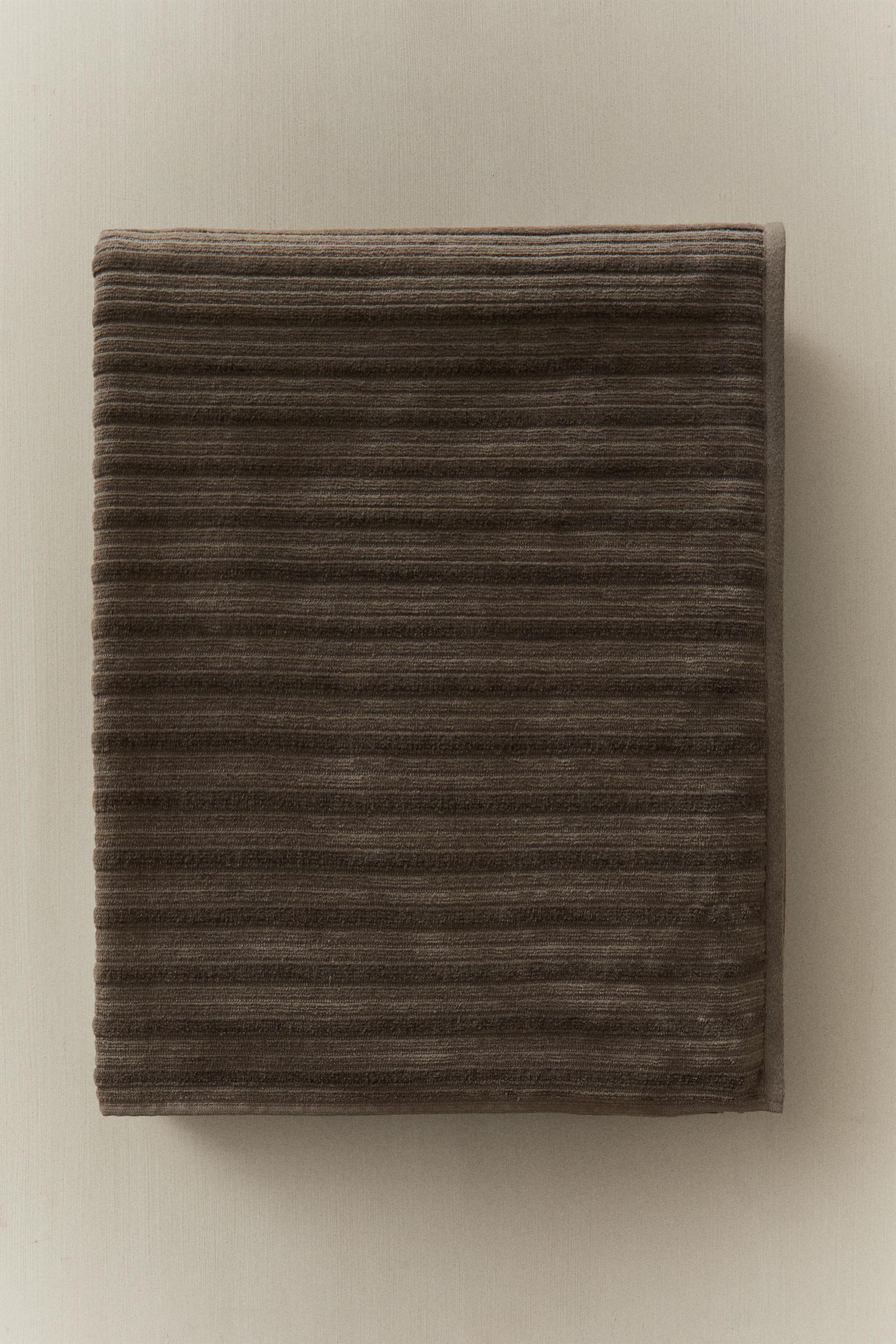 STRIPED TEXTURED VELOUR BATH TOWEL