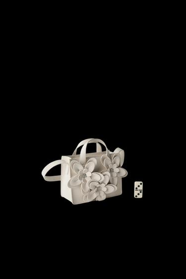 BANDOLERA FLORES 3D - Blanco Crudo de Zara
