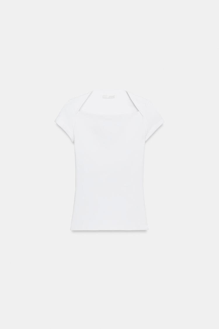 Camiseta slim fit de cuello cuadrado 3
