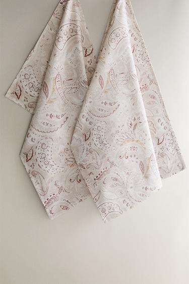 PACK OF PAISLEY PRINT TEA TOWELS (PACK OF 2) - Beige by Zara