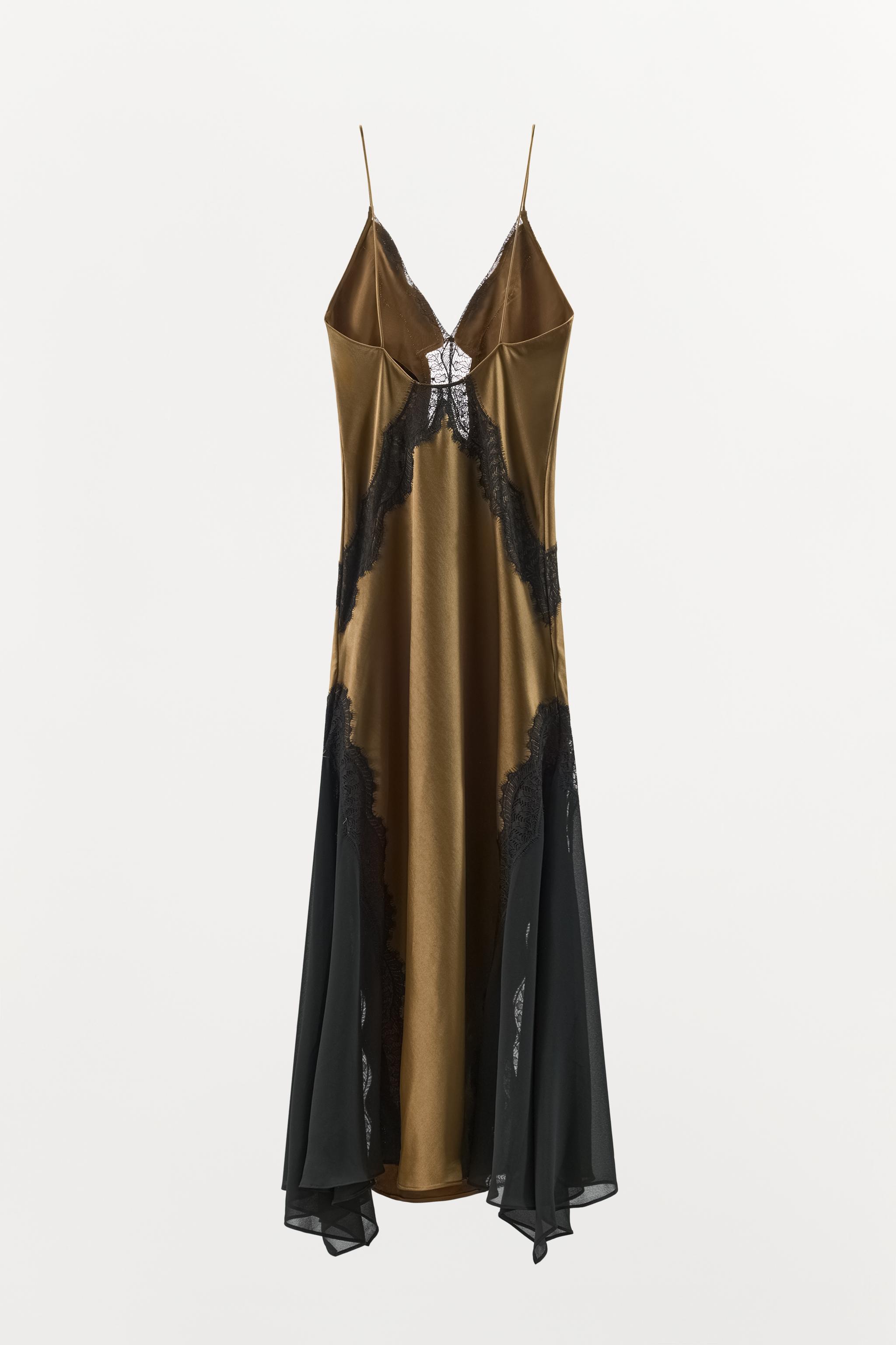 ROBE EN MATIÈRES VARIÉES SATINÉE AVEC DENTELLE