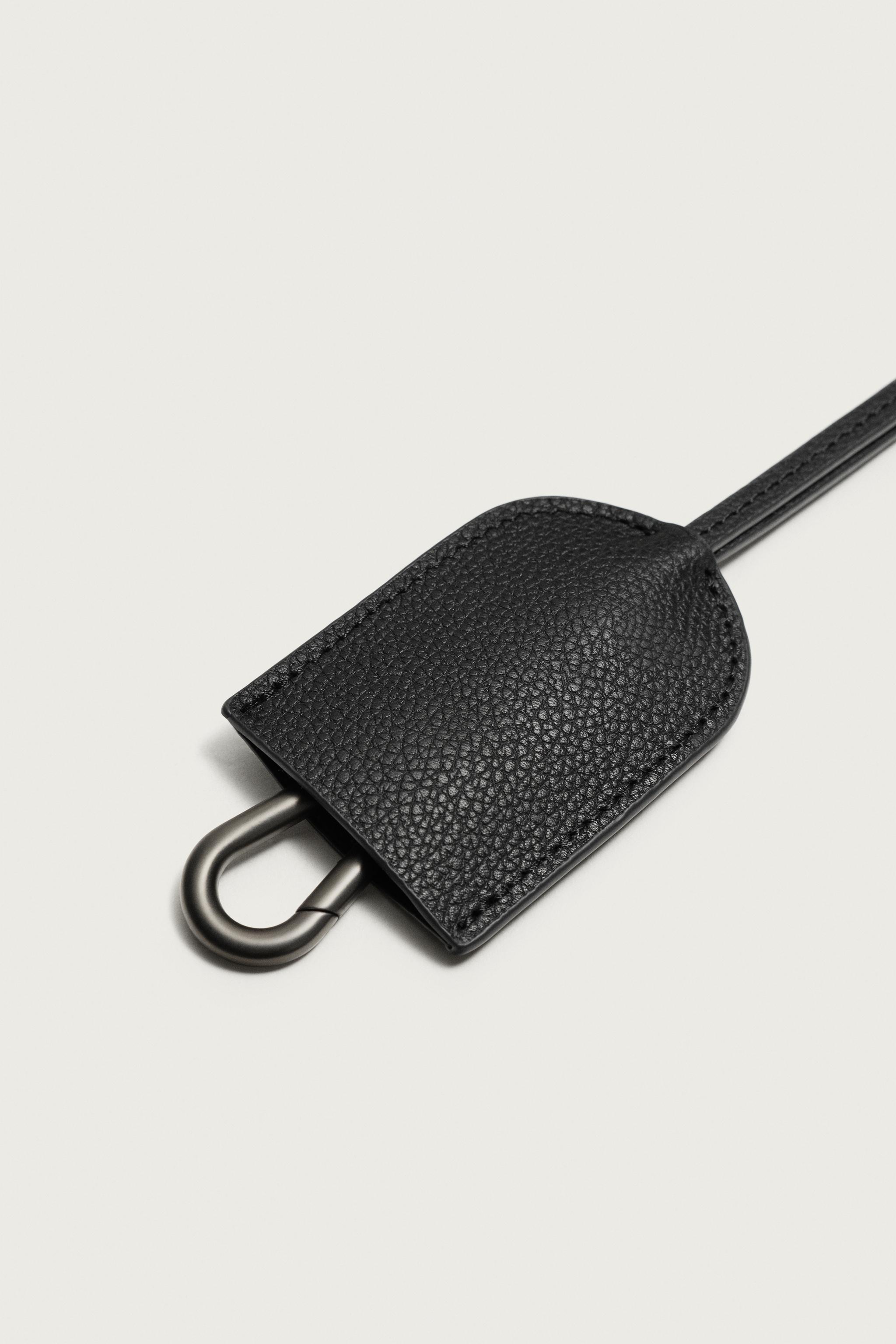 LEATHER PENDANT KEYCHAIN