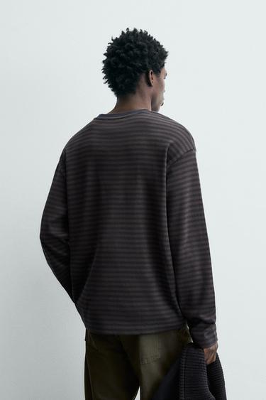 T-SHIRT À RAYURES EN CONTRASTE - Rayures de Zara - Image 2