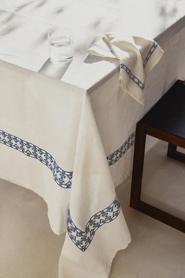 GEOMETRIC EMBROIDERED LINEN TABLECLOTH - White by Zara
