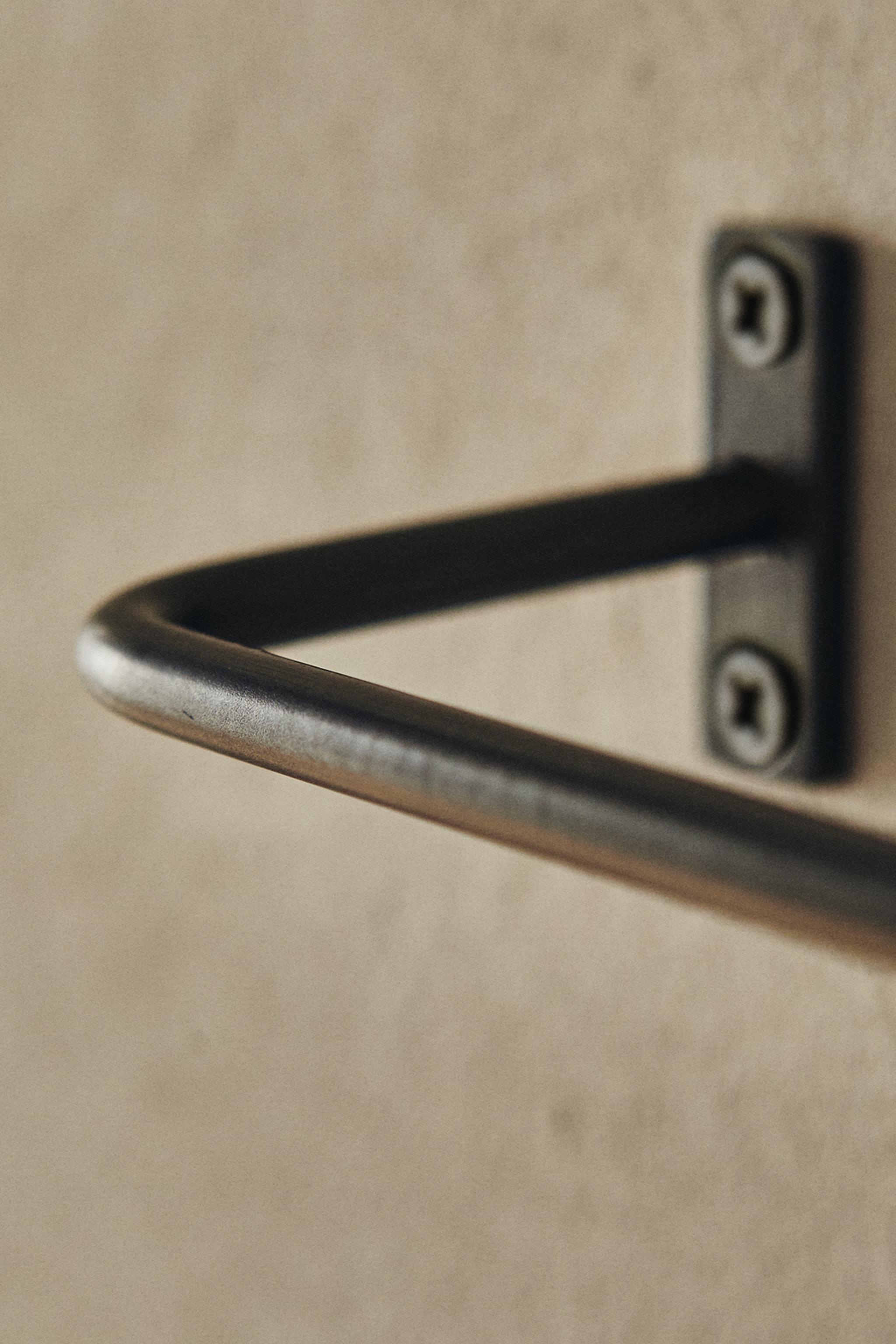 DARK METAL TOWEL RACK — Black
