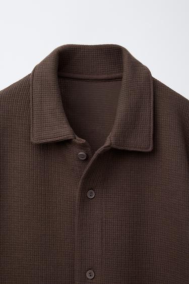 HEMD- UND BERMUDA-SET MIT STRUKTURMUSTER - Braun von Zara