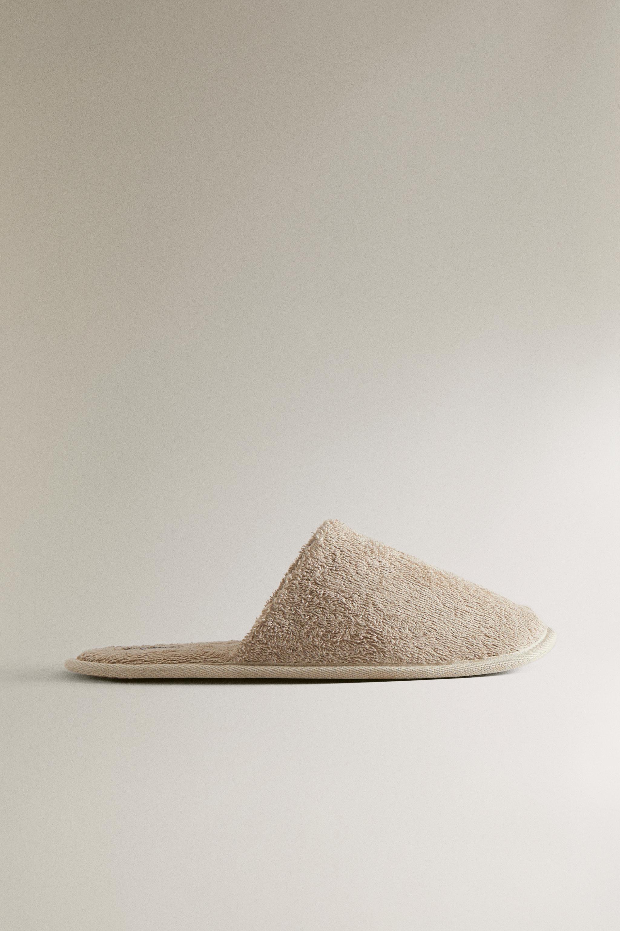 CHAUSSONS SERVIETTE DE BAIN
