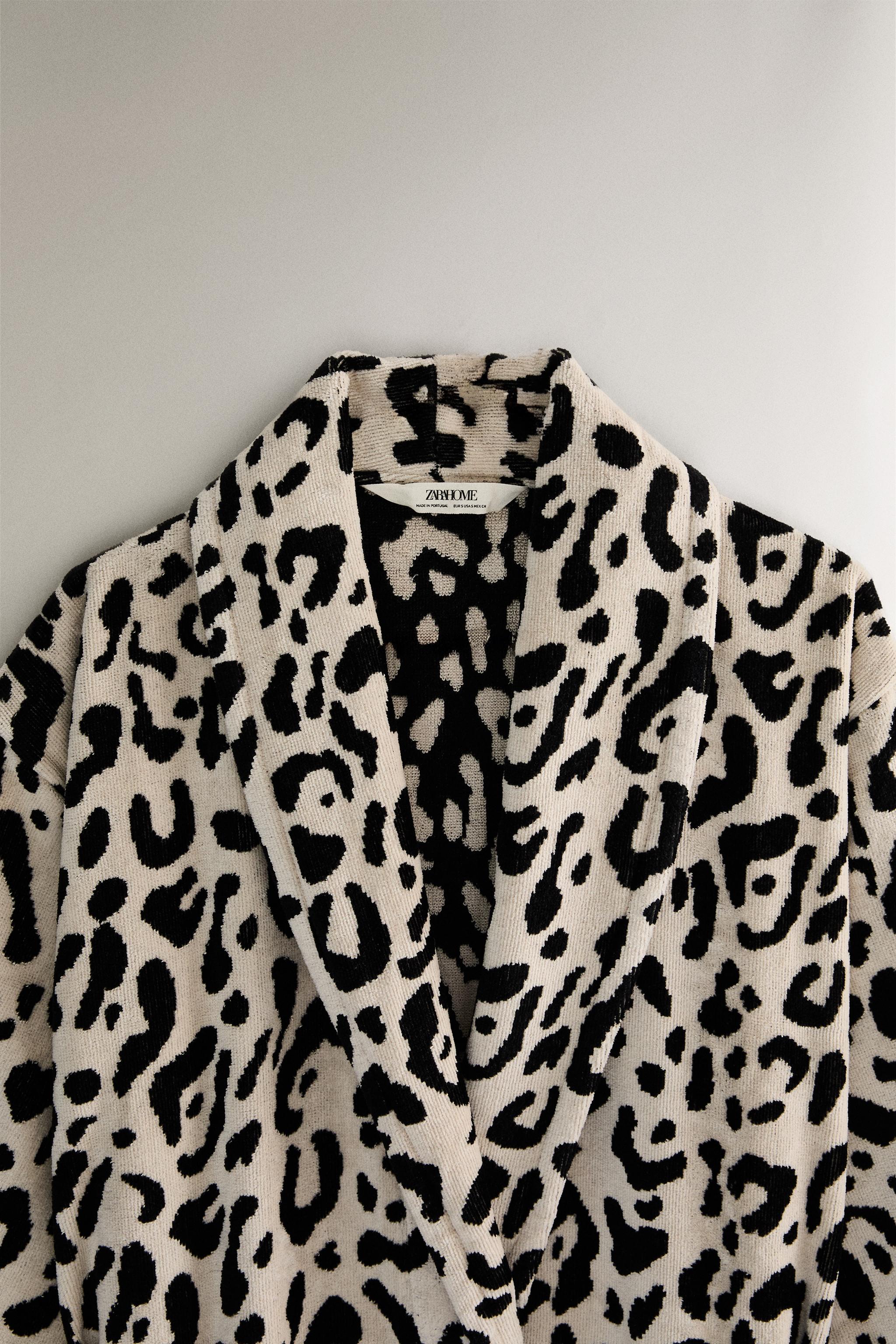ANIMAL PRINT VELOUR BATHROBE — Sand / Black