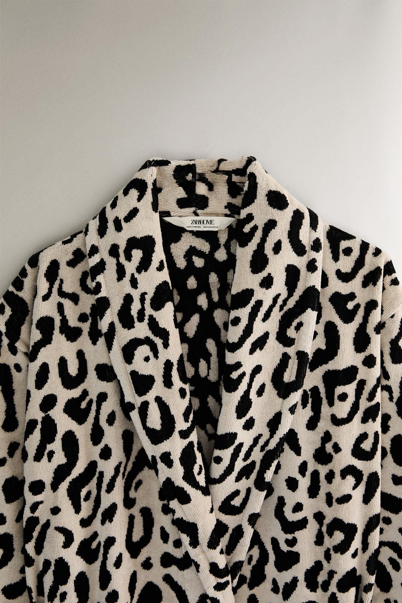 ANIMAL PRINT VELOUR BATHROBE — Sand / Black