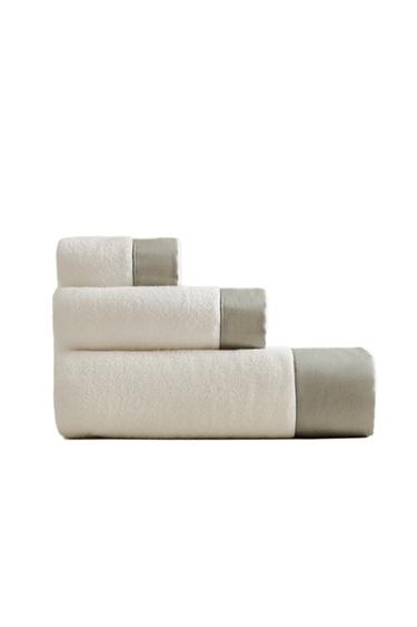 منشفة حمام بقماش مخطط - نعناعي الخاص بـ Zara