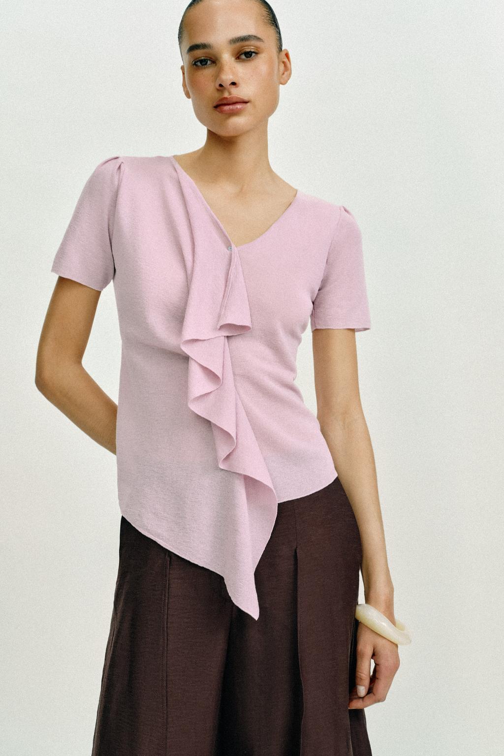 RUFFLED KNIT TOP