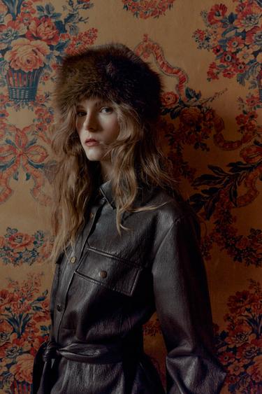 GORRO EFECTO PELO VUELTA - Marrón de Zara - Imagen 0