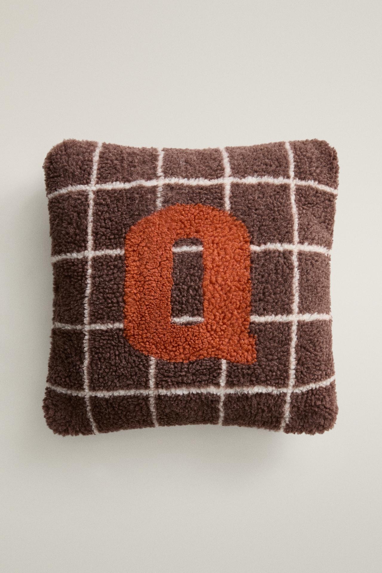 CHILDREN'S FAUX SHEARLING CUSHION WITH Q — Brown
